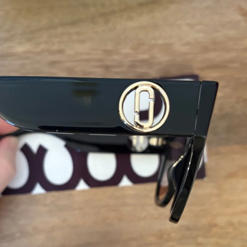 Marc Jacobs chic sunglasses
